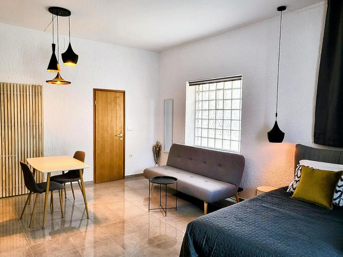 Appartement Studio Square Funtana Extérieur photo